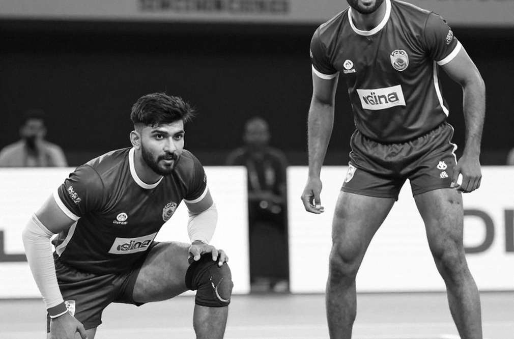 कबड्डी का ट्रांसफर विंडो: रिलीज़ लिस्ट और वेतन-बिल असली कहानी हैं, नीलामी की चमक नहीं